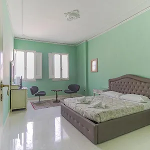 Spacious Three Bedroom On The Arno Firenze